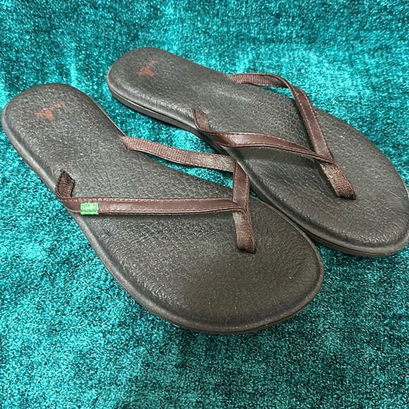 Sanuk sandals size 10 - Picture 1 of 3